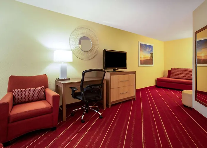 Days Inn By Wyndham Marquette